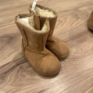 Baby girls size 3 brown fuzzy boots - like new!